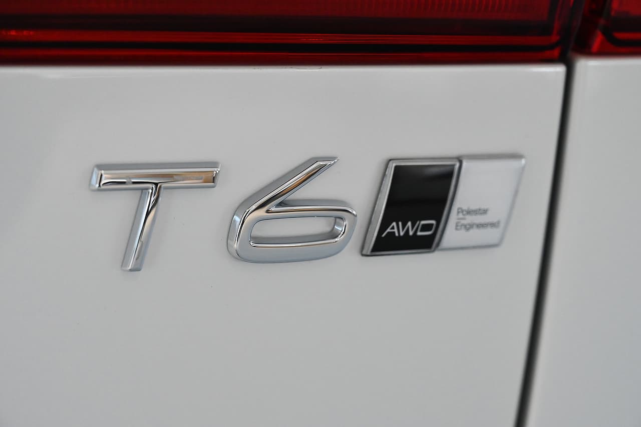 2020 MY21 Volvo XC60 UZ T6 R-Design SUV Image 12