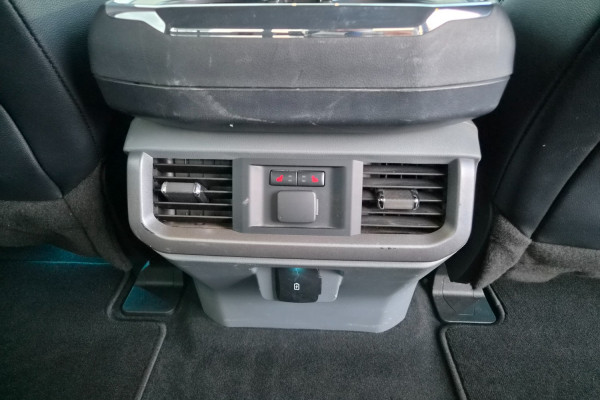 2023 Ford F-150  Lariat Dual Cab Image 10