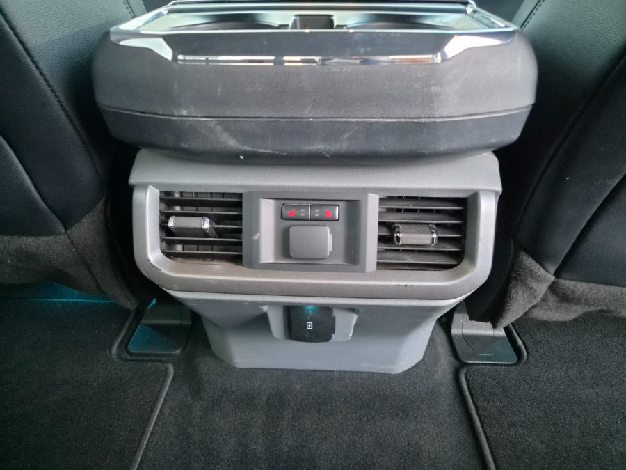 2023 Ford F-150  Lariat Dual Cab Image 10
