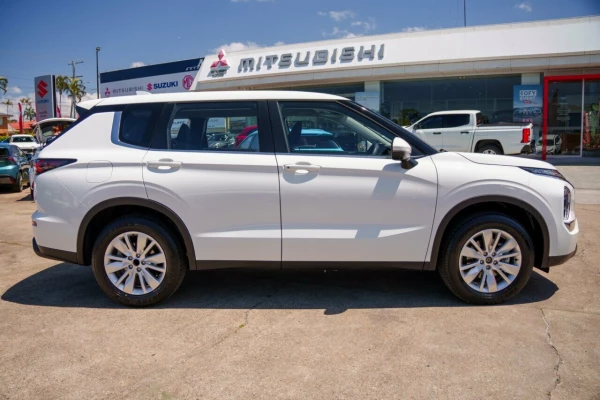 2026 MY25 Mitsubishi Outlander ZM ES SUV Image 4