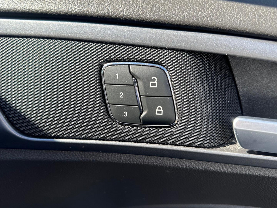 2017 MY17.5 Ford Mondeo MD Titanium Hatch Image 28