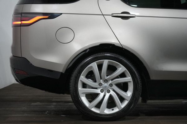2021 Land Rover Discovery Series 5 P360 R-Dynamic HSE SUV Image 6