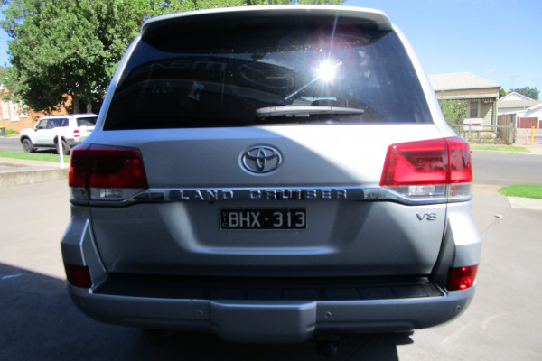 2020 Toyota LandCruiser VDJ200R VX SUV Image 6