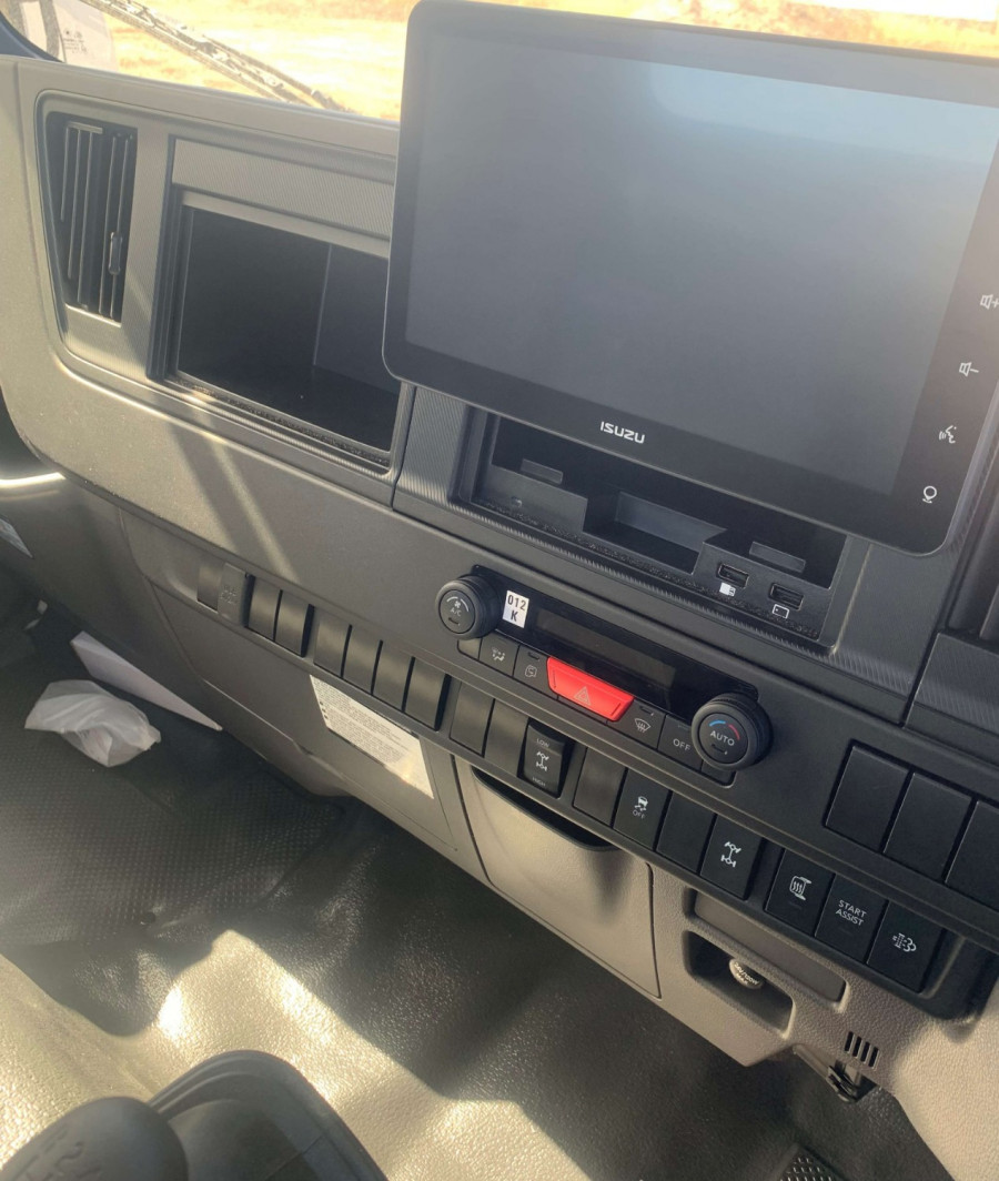 2026 Isuzu  NPS 75-175 MT D34 Cab Chassis Image 14