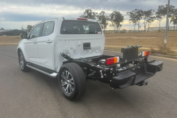 2026 Isuzu D-MAX RG LS-U Cab Chassis Image 5