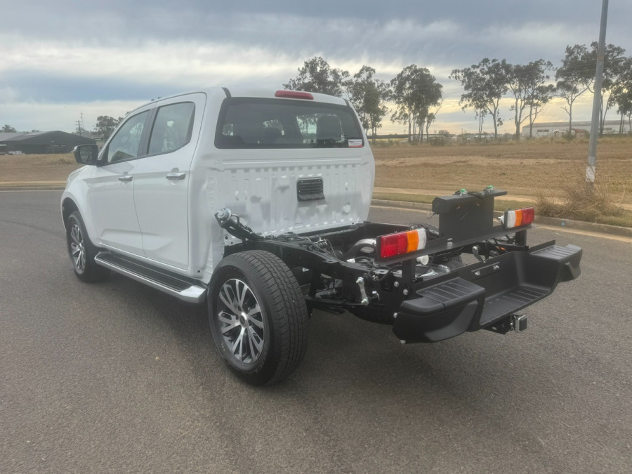 2026 Isuzu D-MAX RG LS-U Cab Chassis Image 5