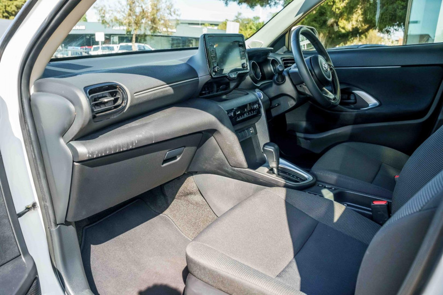 2023 Toyota Yaris Cross MXPB10R GX SUV Image 7