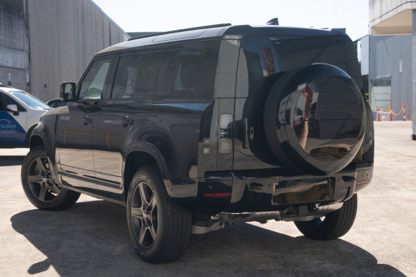 2026 Land Rover Defender L663 110 D350 X-Dynamic HSE SUV image 2