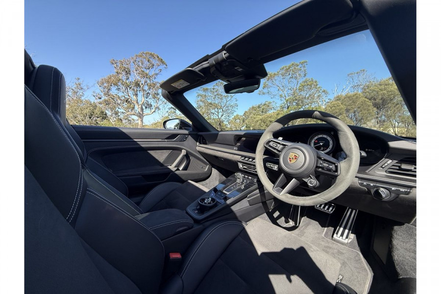 2022 Porsche 911 992 Targa 4 GTS Convertible Image 19