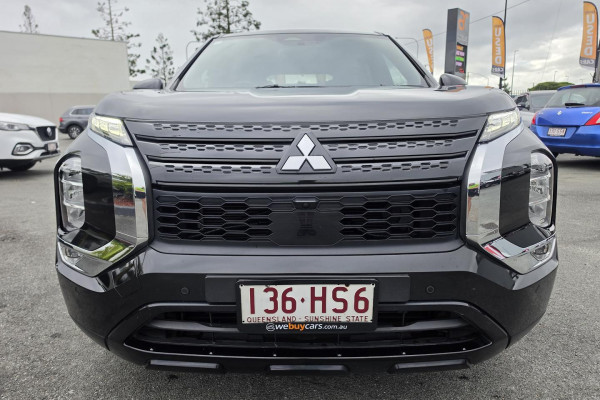 2023 Mitsubishi Outlander ZM Black Edition SUV Image 4
