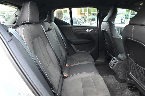 2025 Volvo XC40 XZ Ultra B4 Bright SUV Image 10