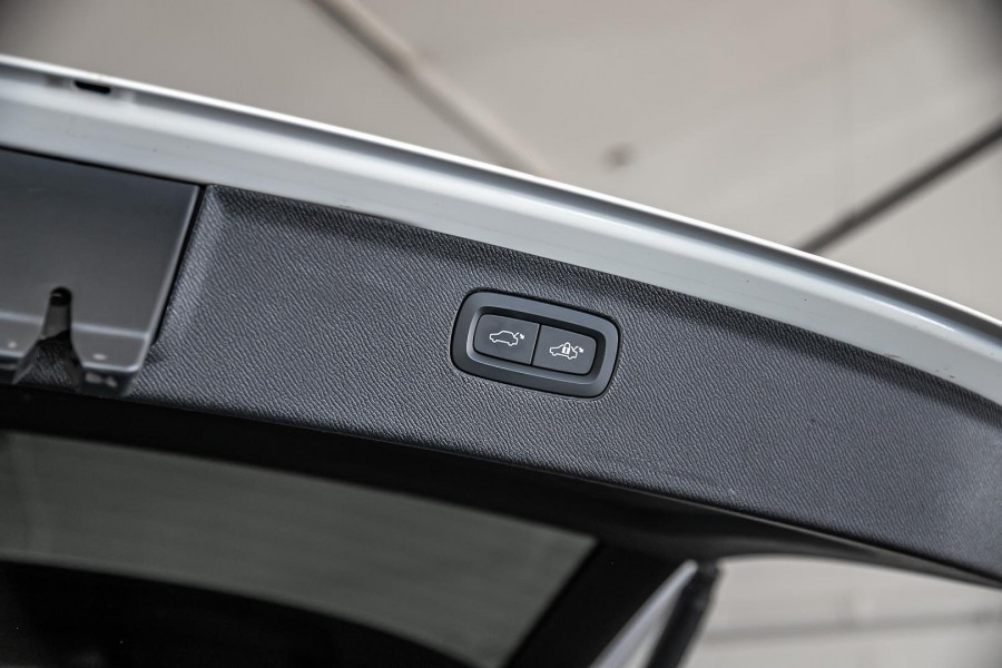 2020 Volvo XC90 L Series D5 Inscription SUV Image 12
