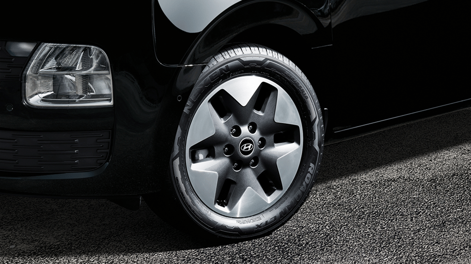 Sporty alloy wheels. Image
