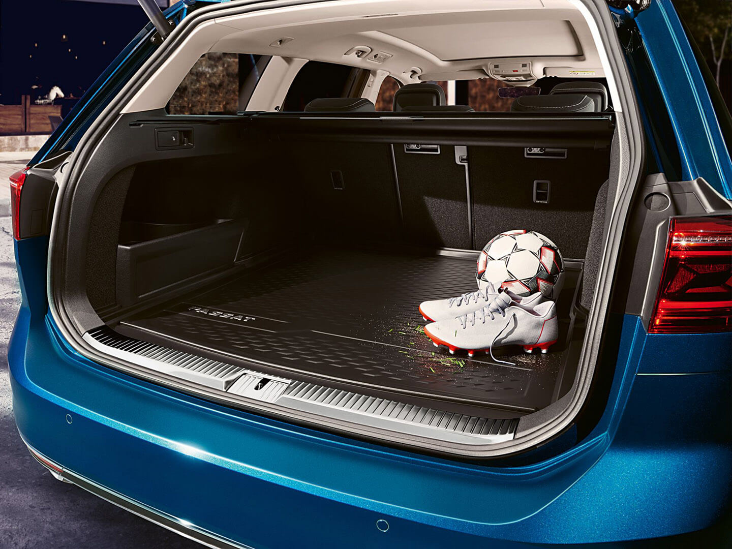 Luggage compartment tray Protection Image