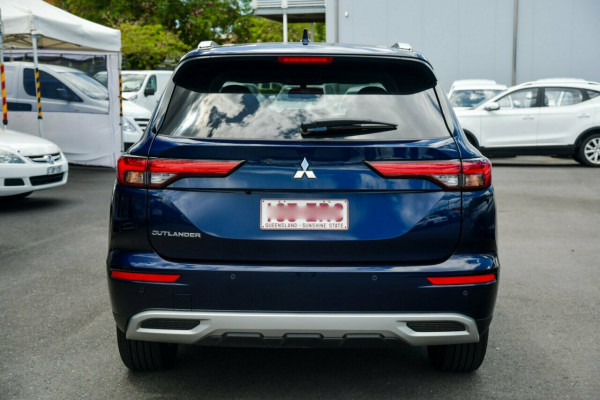 2024 Mitsubishi Outlander ZM LS SUV Image 3
