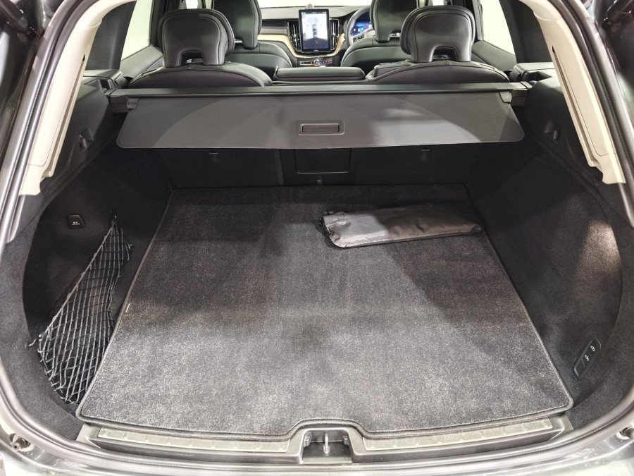 2025 MY26 Volvo XC60 UZ Ultra B5 Dark SUV Image 25