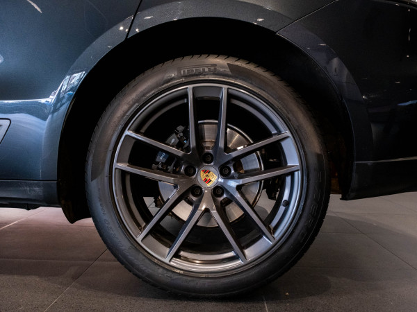 2023 Porsche Macan 95B T SUV image 10