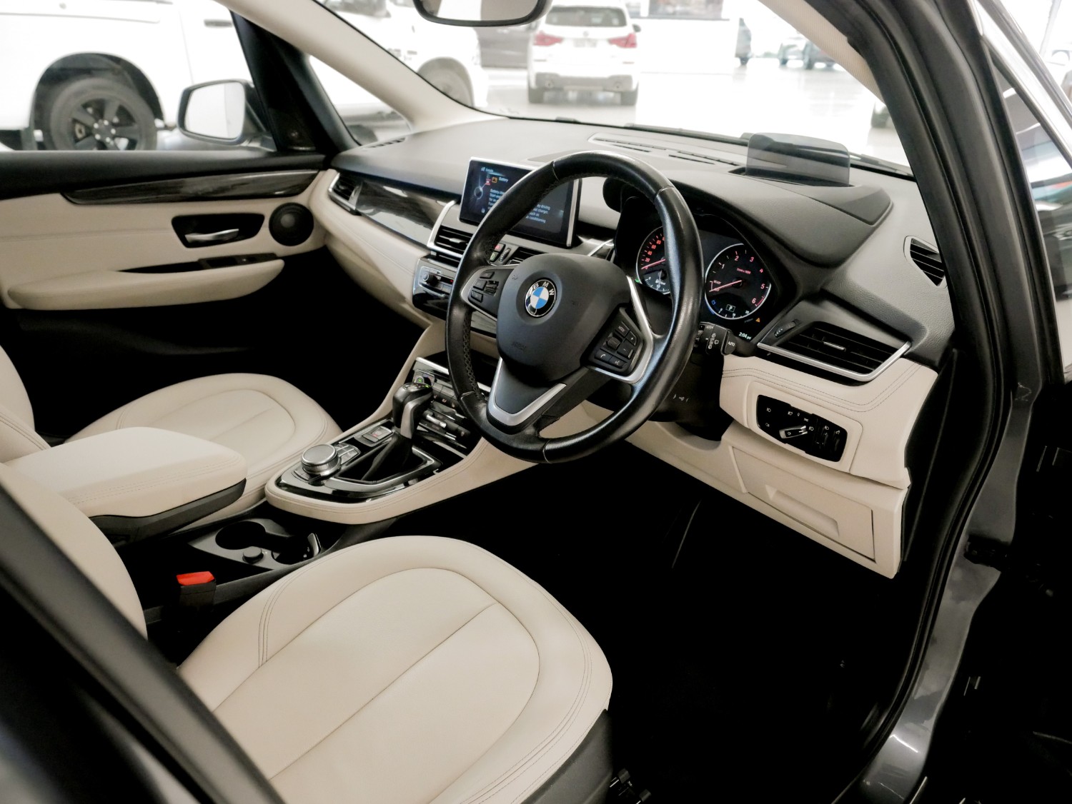 2017 BMW 2 Series Hatch Image 10