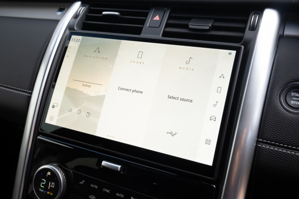 2026 Land Rover Discovery Series 5 D350 Dynamic SE SUV image 17