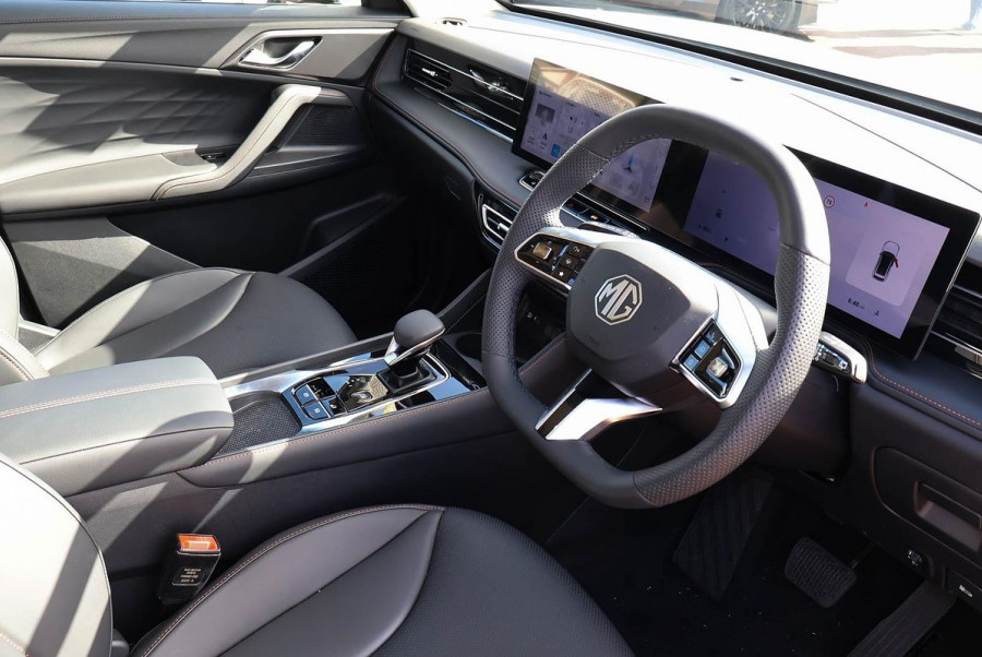 2024 MG HS AS33 Essence SUV Image 10
