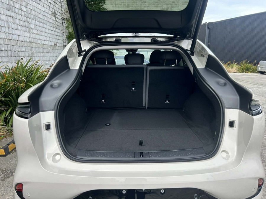 2026 MY25 MG IM6 S12L Platinum SUV Image 16
