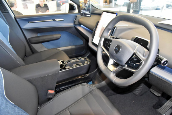 2025 Volvo EX30  Twin Motor Performance Ultra SUV Image 6