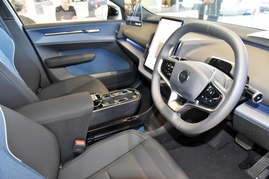 2025 Volvo EX30  Twin Motor Performance Ultra SUV Image 6