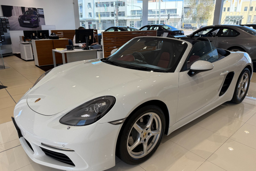 2016 MY17 Porsche 718 982  Convertible Image 26