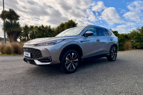 2026 MY25 MG HS AS33 Essence SUV Image 7