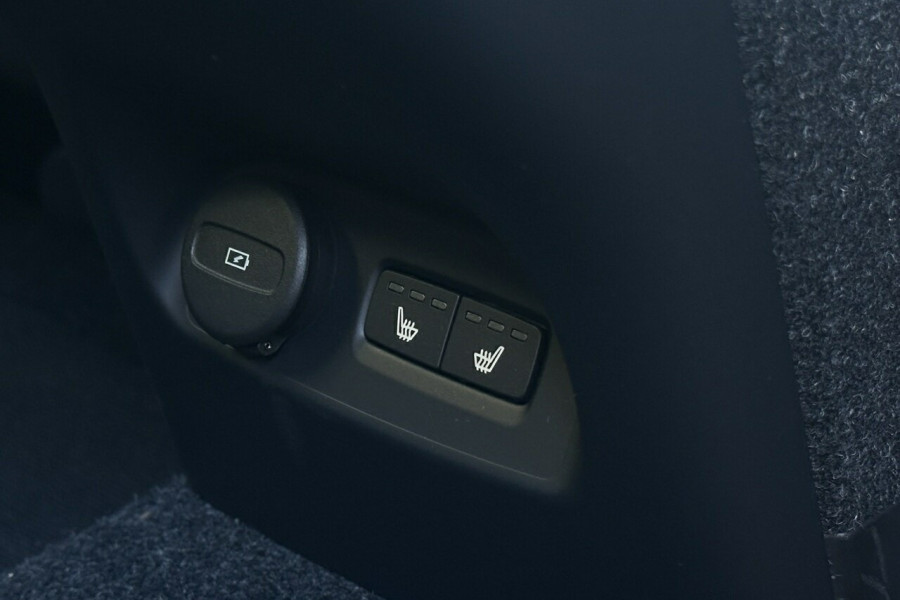 2025 Volvo XC40 XZ Plus B4 SUV Image 14