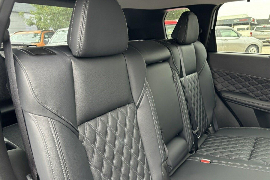 2024 Mitsubishi Outlander ZM Exceed SUV Image 11