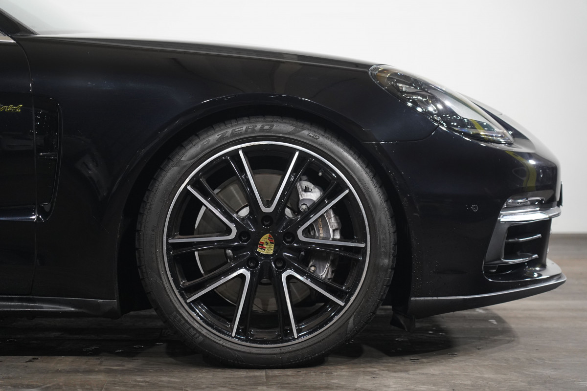 2018 Porsche Panamera 4 E-Hybrid Coupe Image 5
