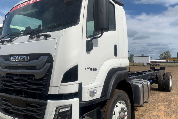 2025 Isuzu  FXD 170-355 AT R62 Cab Chassis Image 4