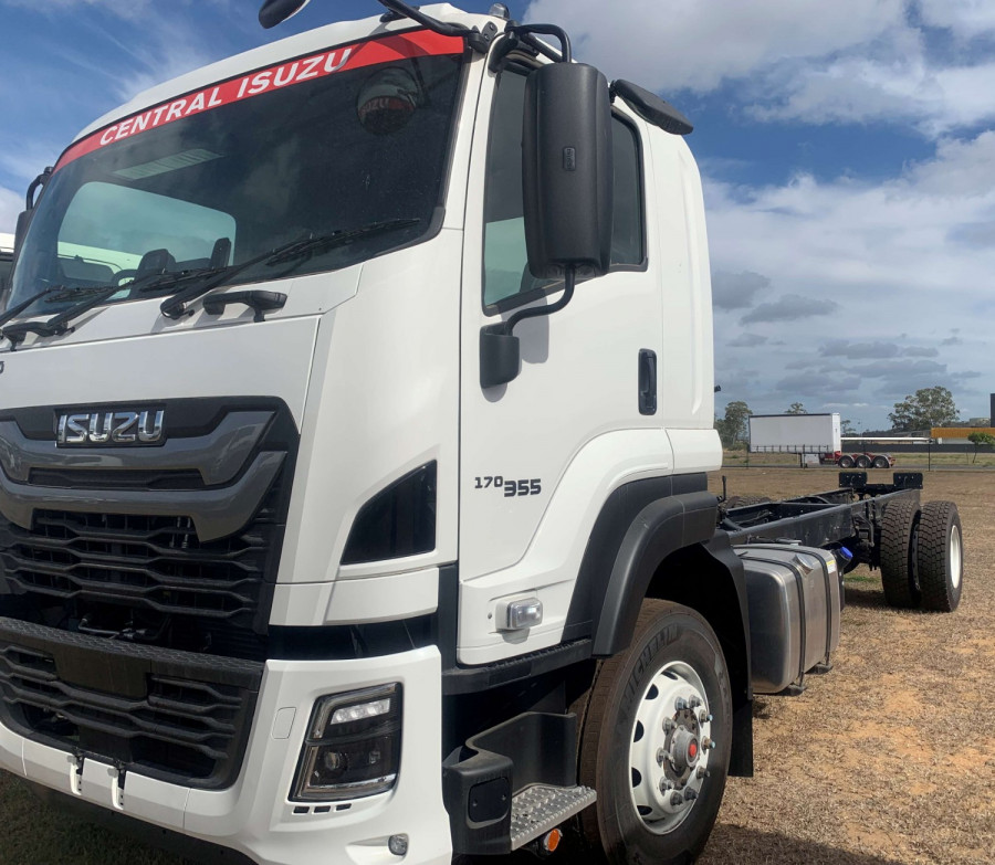 2025 Isuzu  FXD 170-355 AT R62 Cab Chassis Image 4