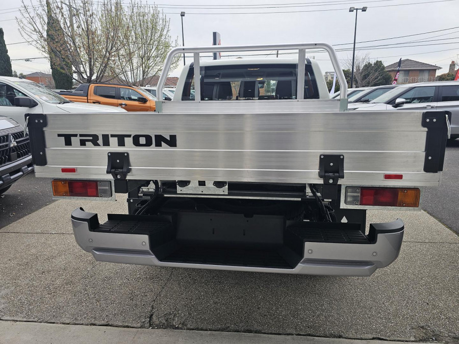 2025 Mitsubishi Triton MV  GLX Cab Chassis Image 2