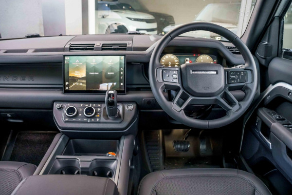 2025 MY25.5 Land Rover Defender L663 110 D350 X-Dynamic SE SUV image 6
