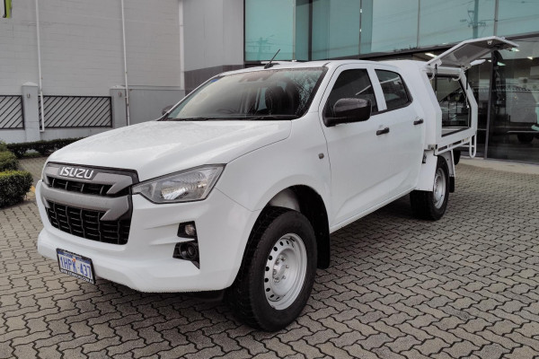 2021 MY22 Isuzu D-MAX RG SX High Ride Cab Chassis Image 2