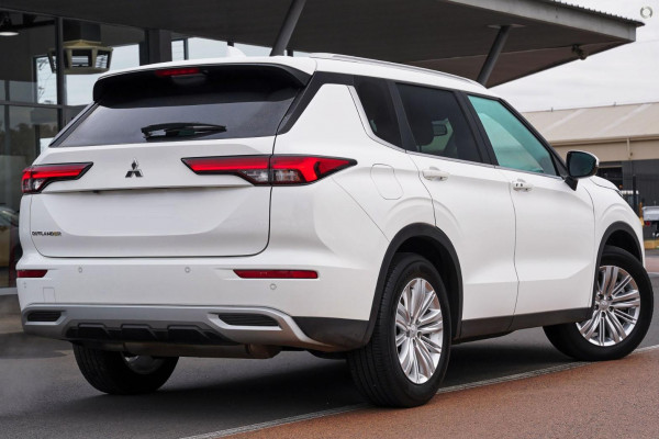 2025 MY24 Mitsubishi Outlander ZM LS SUV Image 4