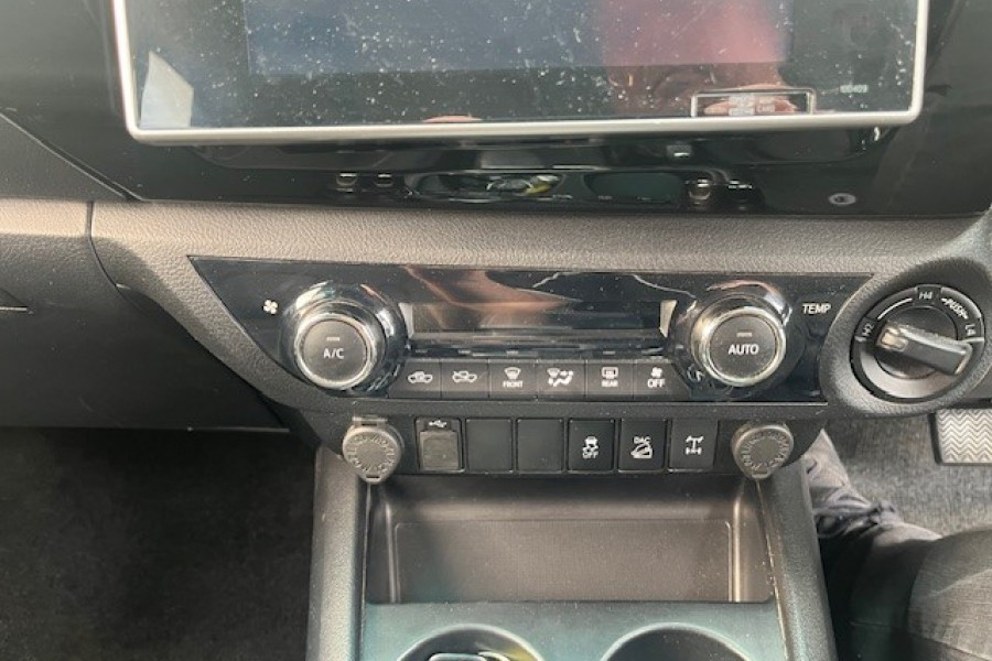 2019 Toyota HiLux  SR5 Ute Image 28