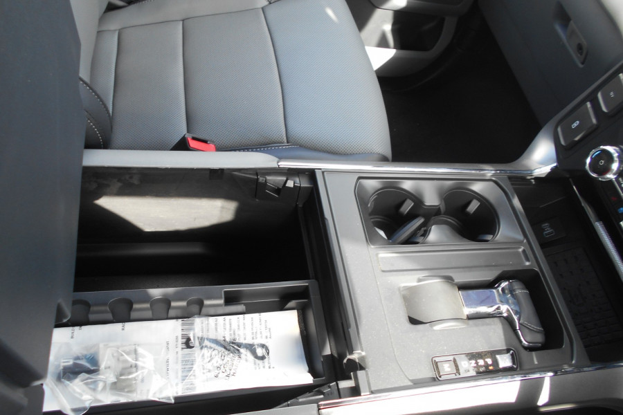 2023 Ford F-150 No Series Lariat Dual Cab Image 11