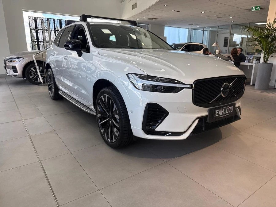 2025 MY26 Volvo XC60 UZ Ultra T8 Plug-in Hybrid Dark SUV Image 5