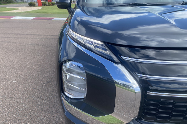 2025 MY26 Mitsubishi Outlander ZM ES SUV Image 9