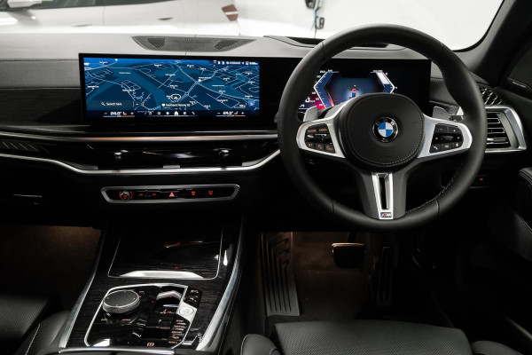 2025 BMW X5 G05 LCI M60i SUV image 7