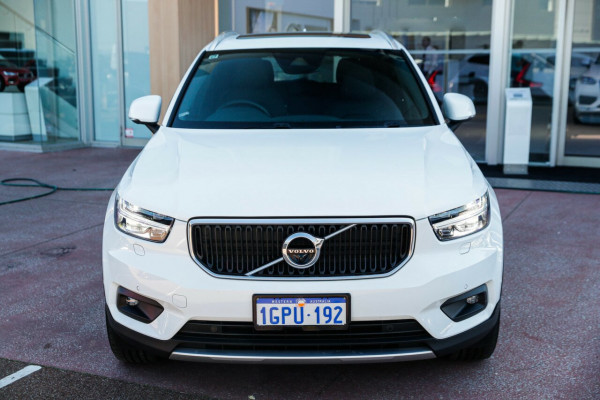 Used 18 Volvo Xc40 T4 Momentum Perth v