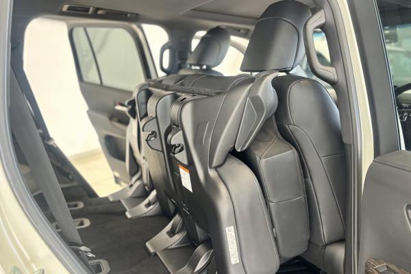 2022 Toyota LandCruiser FJA300R VX SUV Image 28