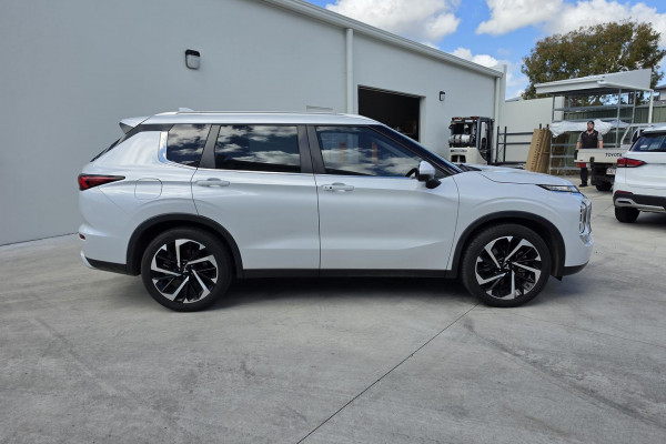 2022 Mitsubishi Outlander ZM Aspire SUV Image 2