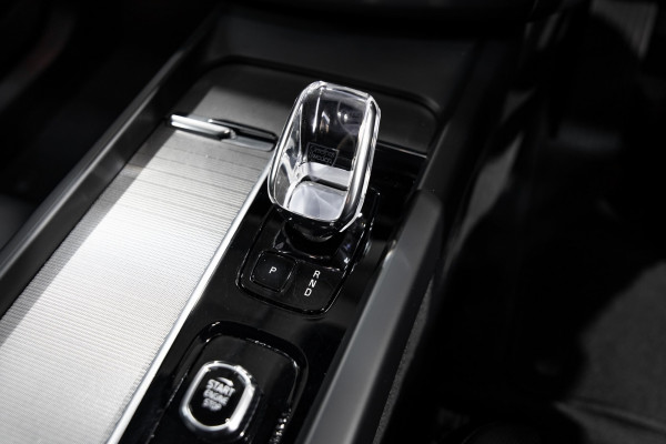 2022 Volvo XC60 UZ T8 Ultimate Recharge Plug in hybrid SUV Image 14