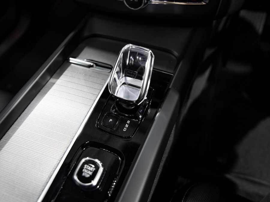 2022 Volvo XC60 UZ T8 Ultimate Recharge Plug in hybrid SUV Image 14