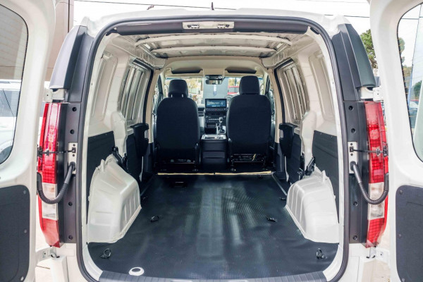 2026 MY27 Hyundai Staria Load US4.V4  Van Image 9