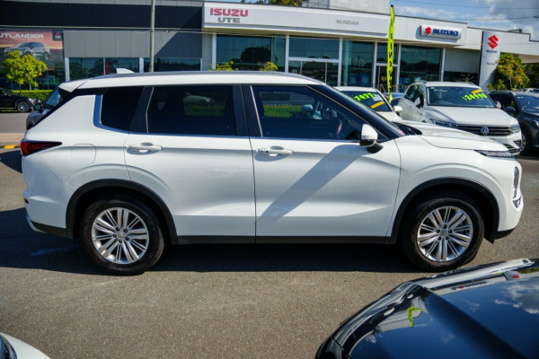 2024 Mitsubishi Outlander ZM LS SUV Image 4